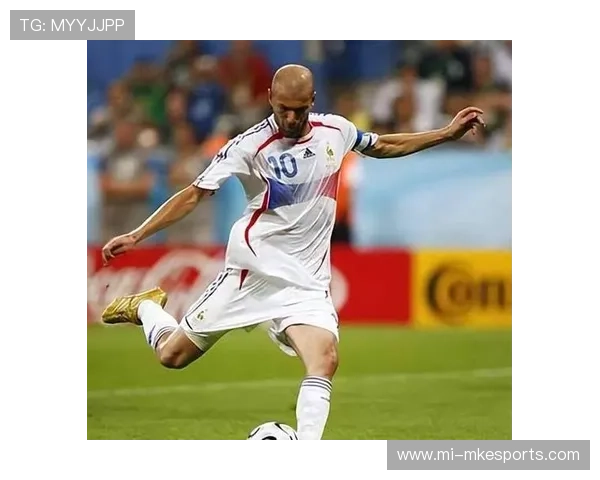 足球领域的全能球星解析他们的多面才华与历史地位